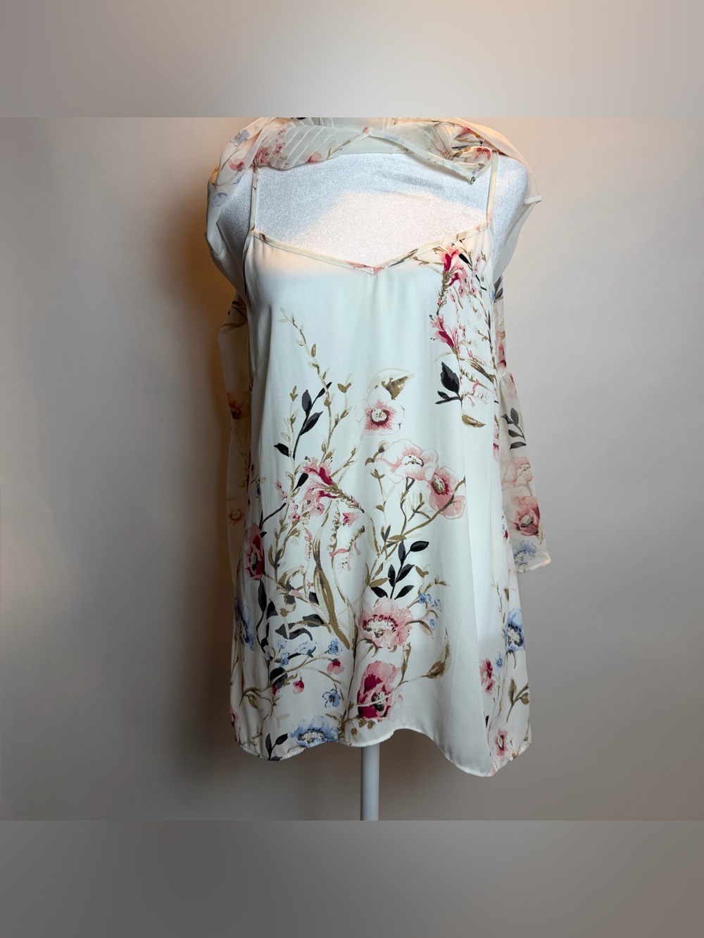 White House Black Market Cream Floral Pintuck Blouse - Picture 5 of 12
